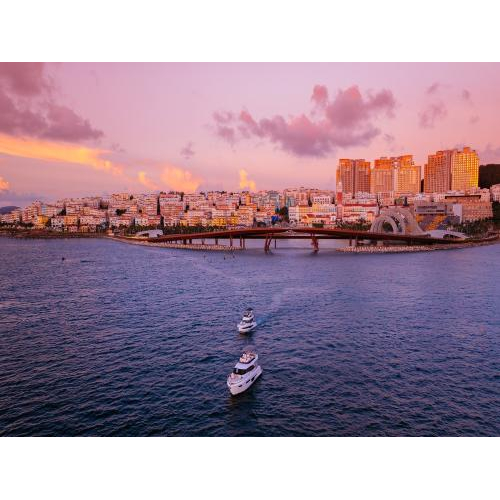 Du Thuyền Merry Fisher 1095 Thuê Riêng – 8 Khách | 2 Giờ